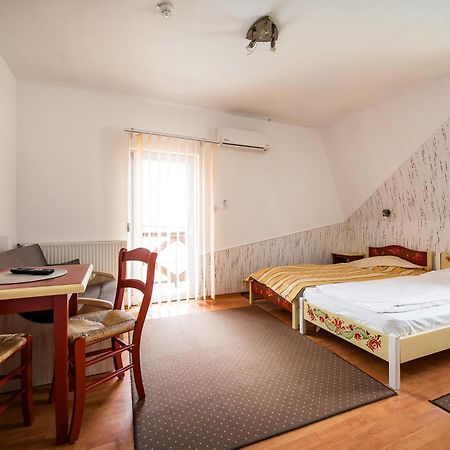 Hotel Sugas Sfântu Gheorghe Bagian luar foto