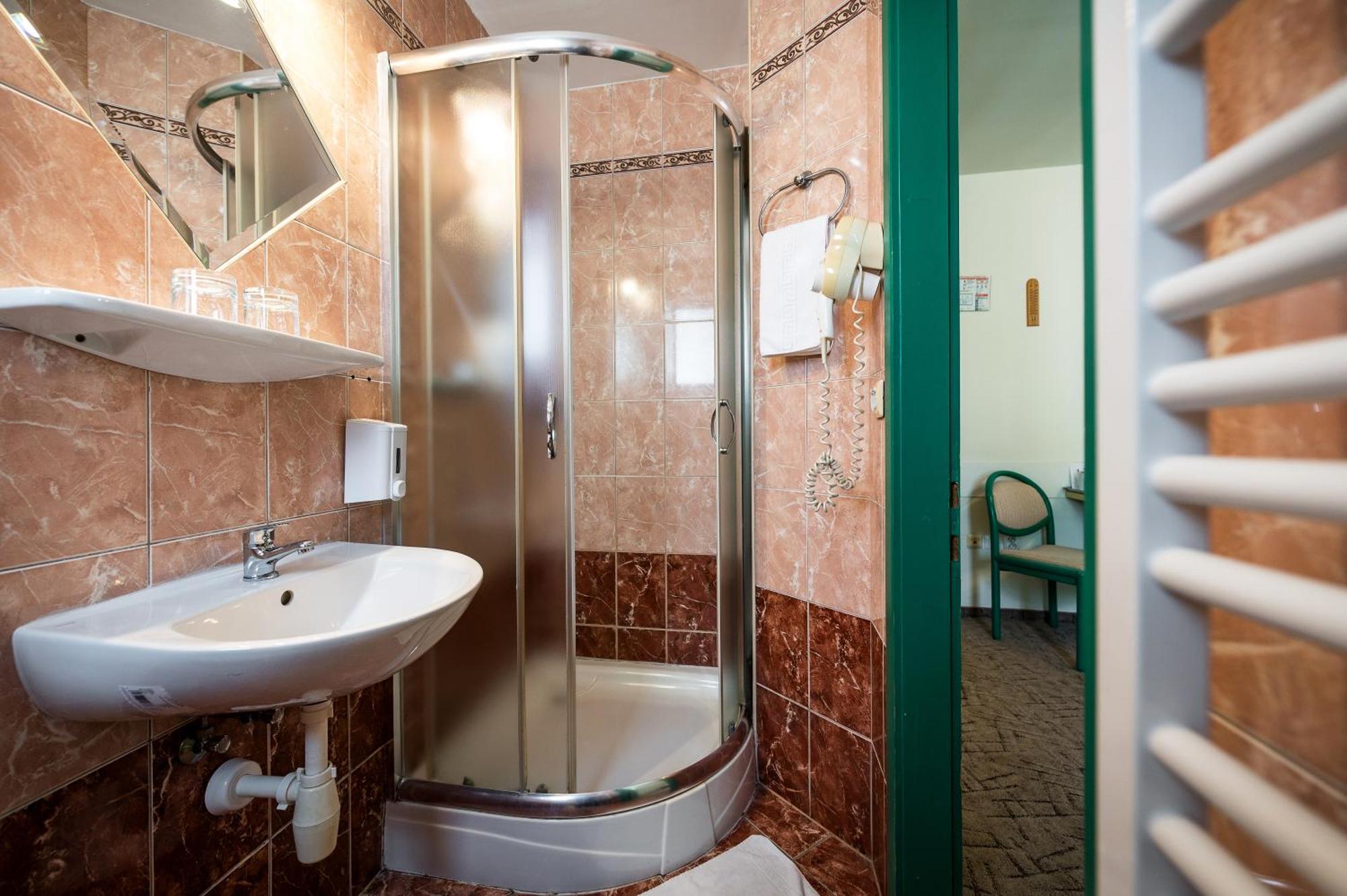 Hotel Sugas Sfântu Gheorghe Bagian luar foto