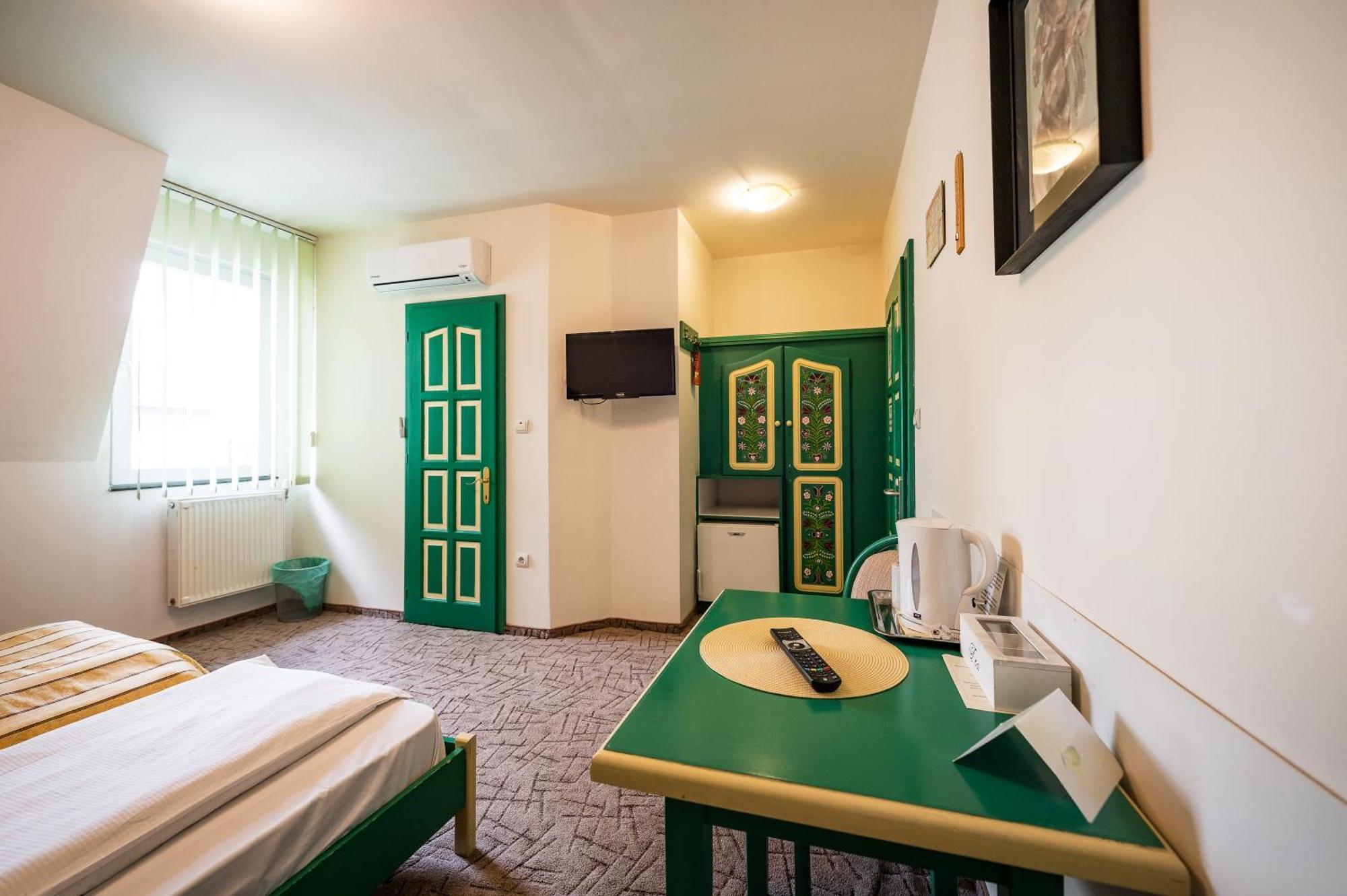 Hotel Sugas Sfântu Gheorghe Bagian luar foto