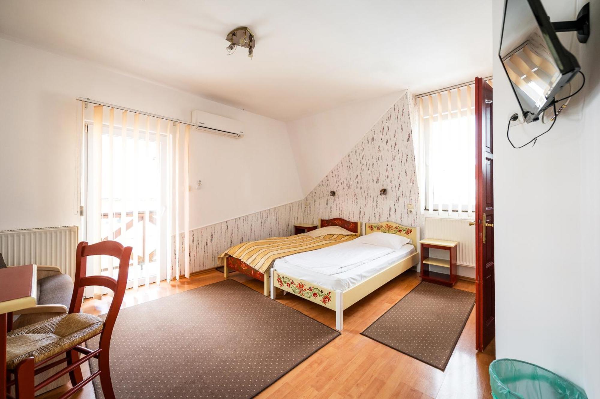 Hotel Sugas Sfântu Gheorghe Bagian luar foto