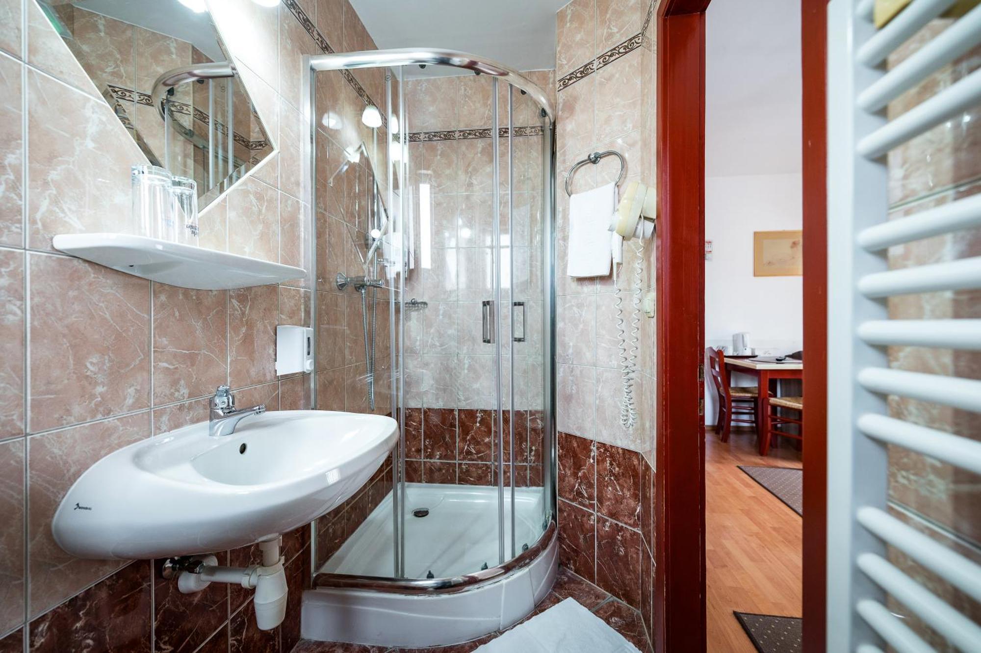 Hotel Sugas Sfântu Gheorghe Bagian luar foto
