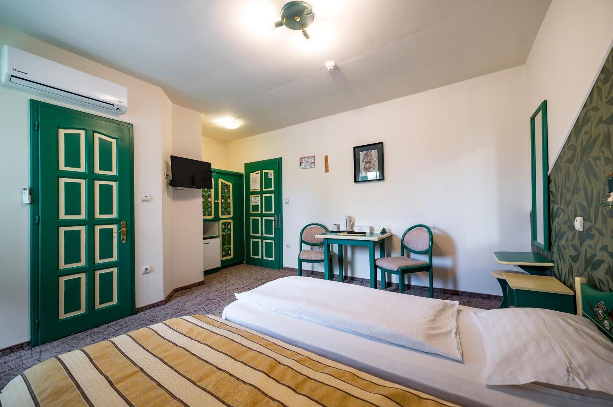 Hotel Sugas Sfântu Gheorghe Bagian luar foto