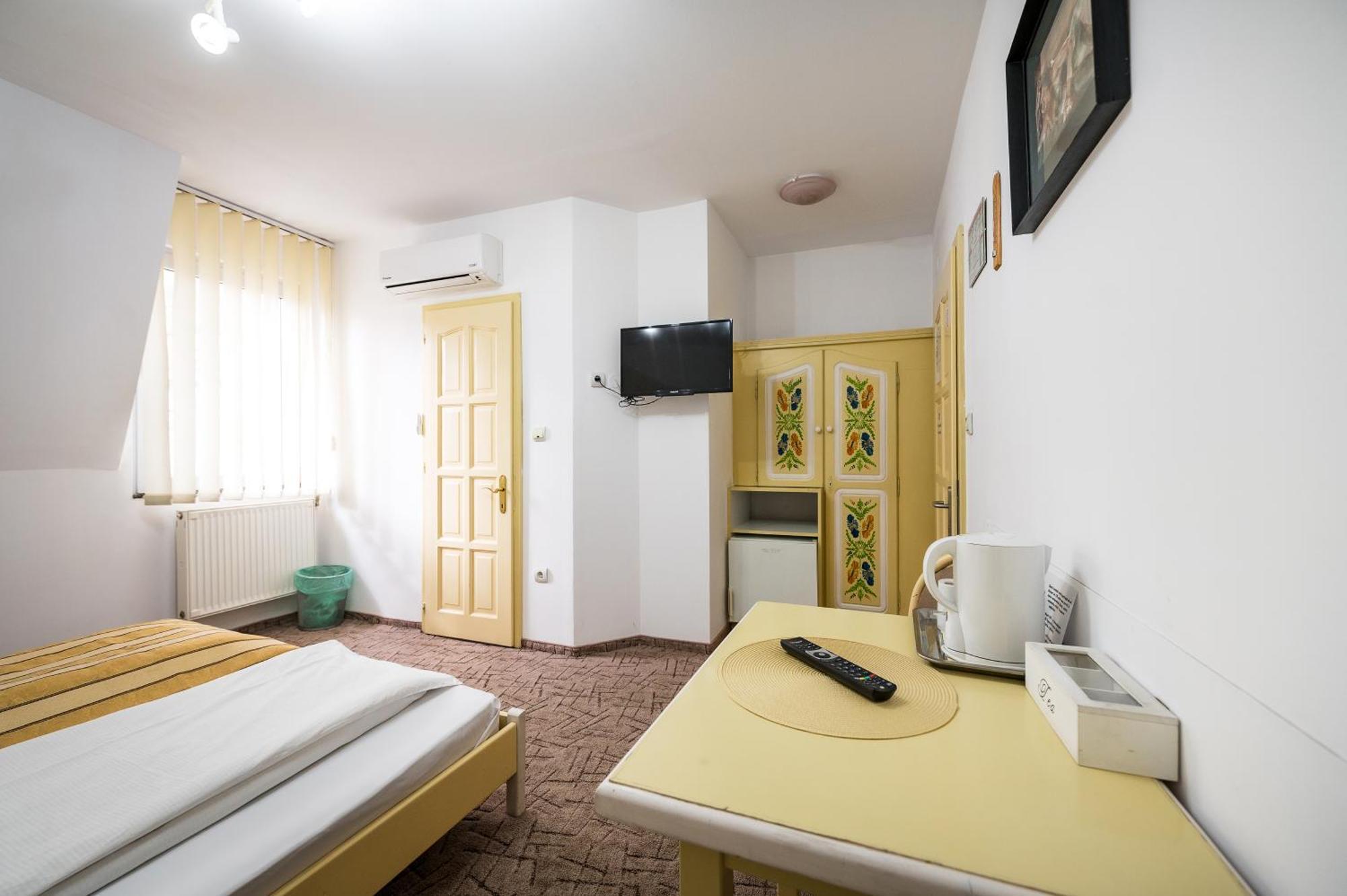 Hotel Sugas Sfântu Gheorghe Bagian luar foto