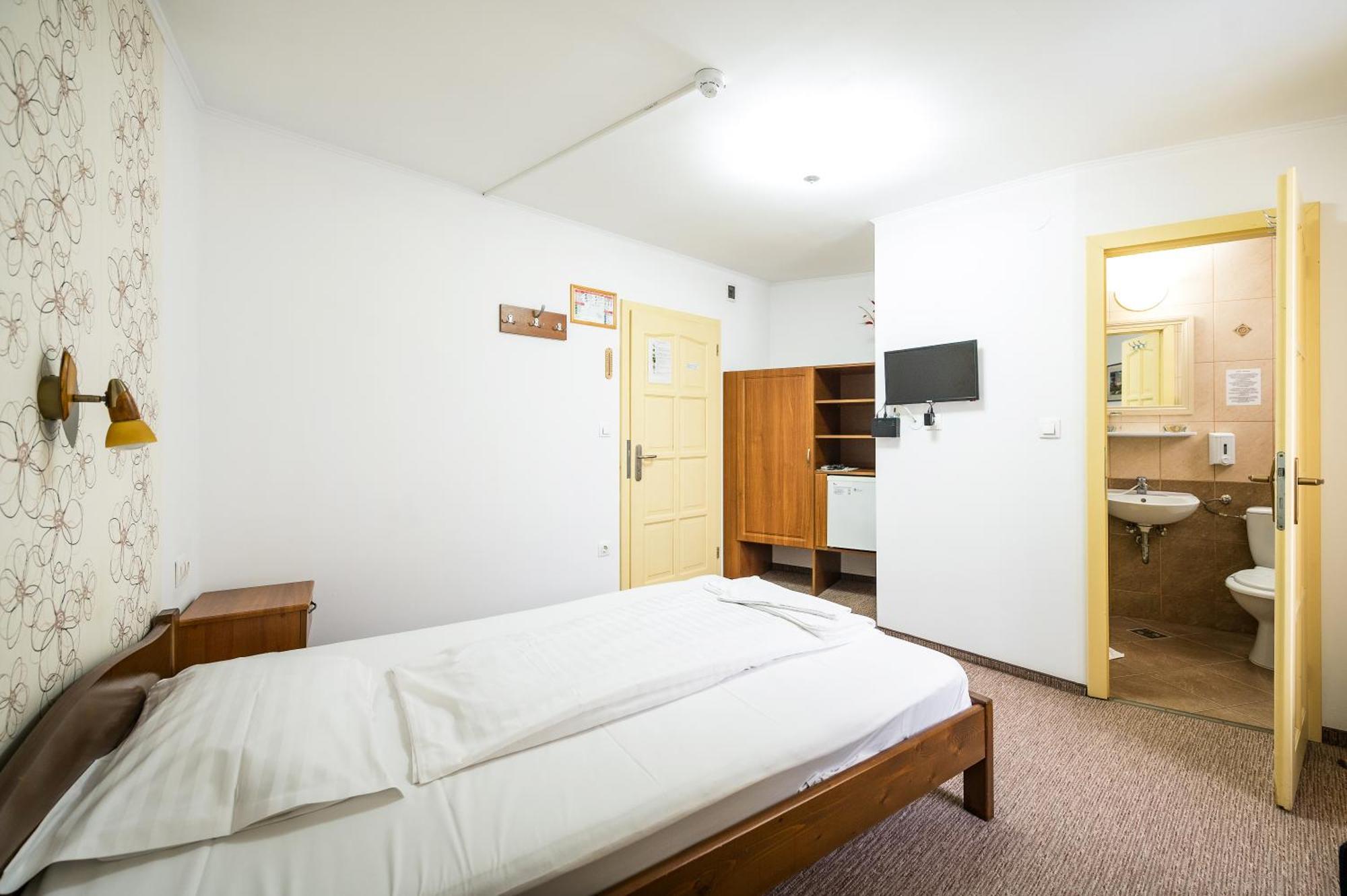 Hotel Sugas Sfântu Gheorghe Bagian luar foto