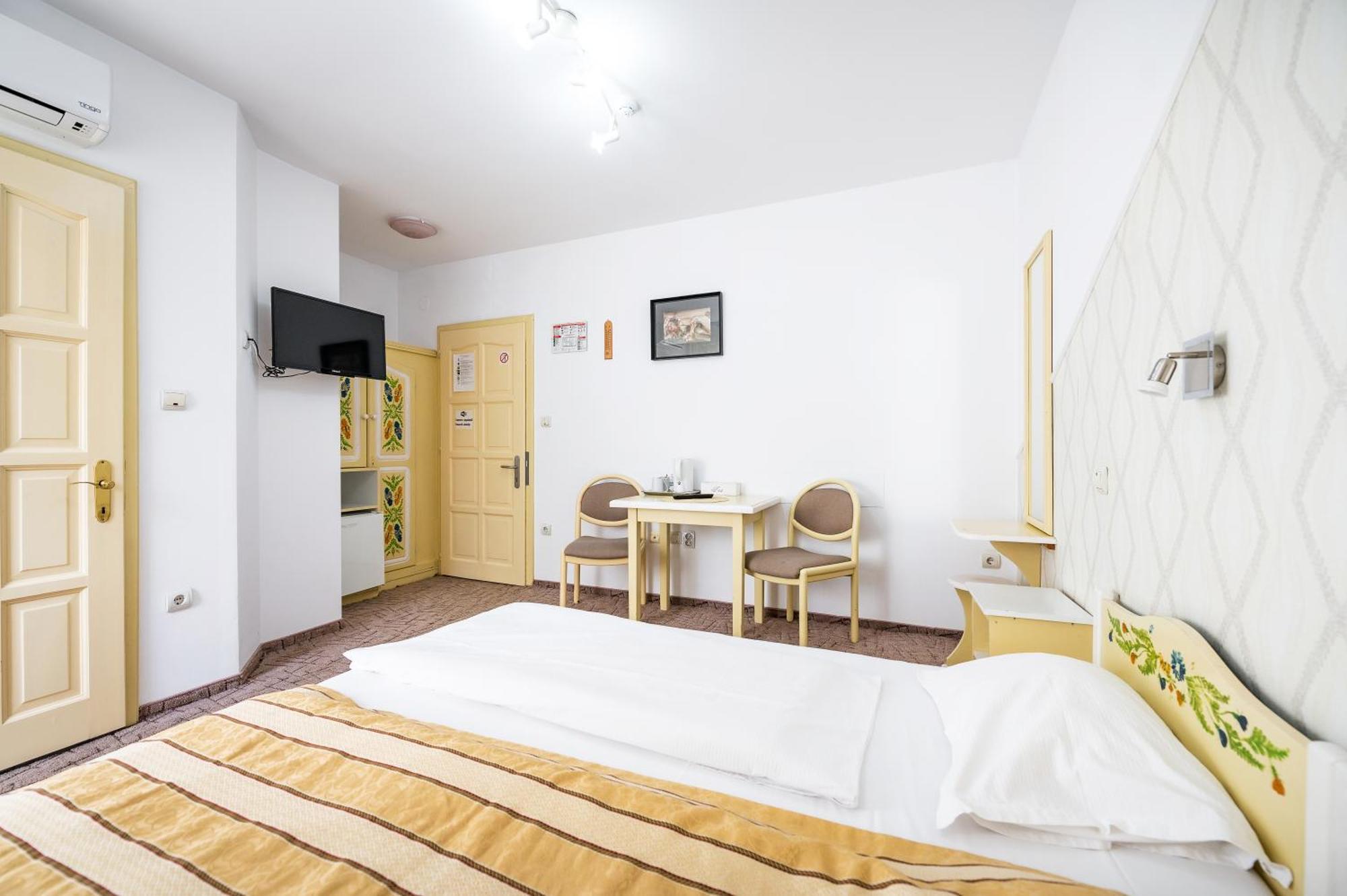 Hotel Sugas Sfântu Gheorghe Bagian luar foto