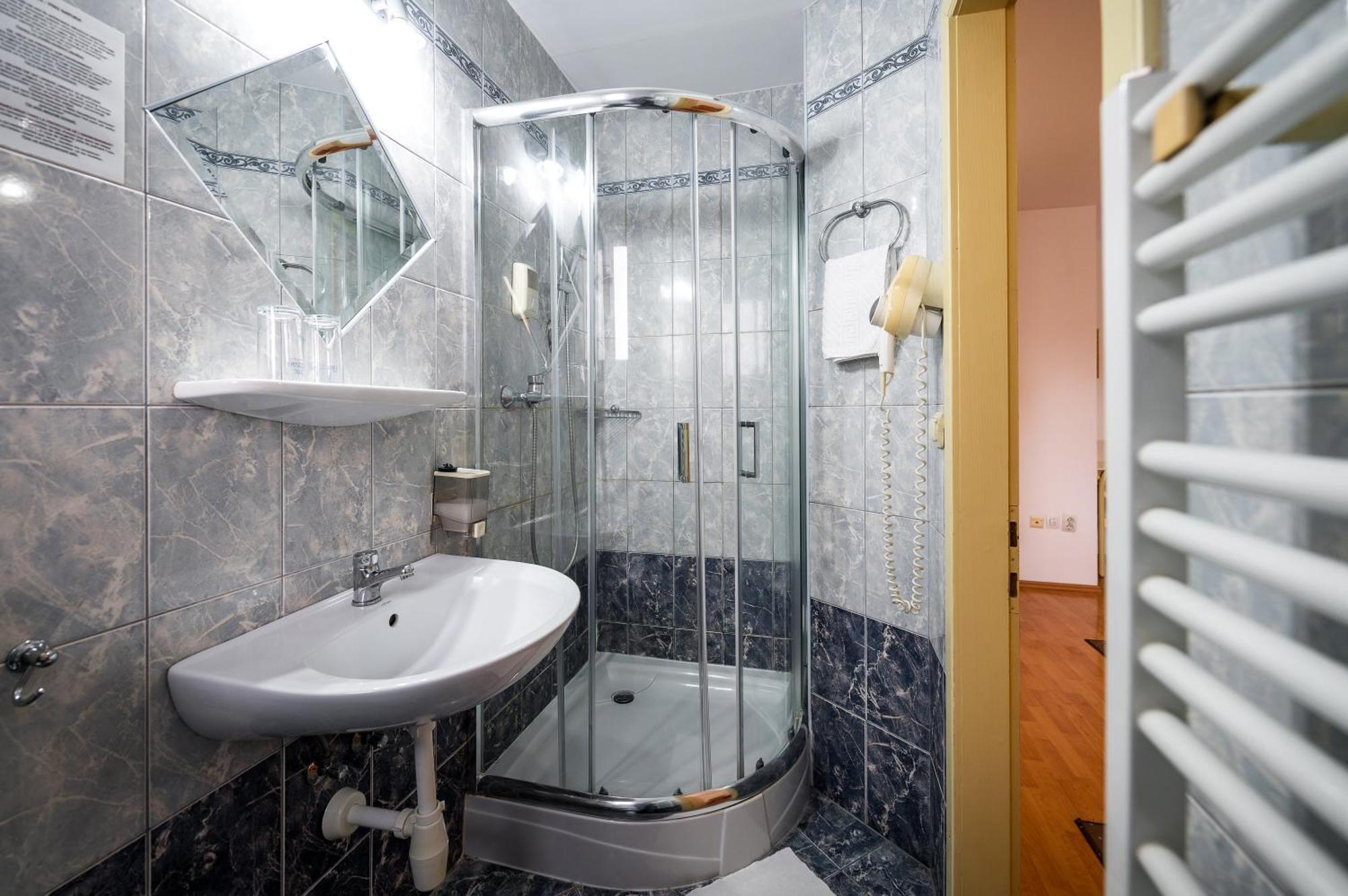 Hotel Sugas Sfântu Gheorghe Bagian luar foto