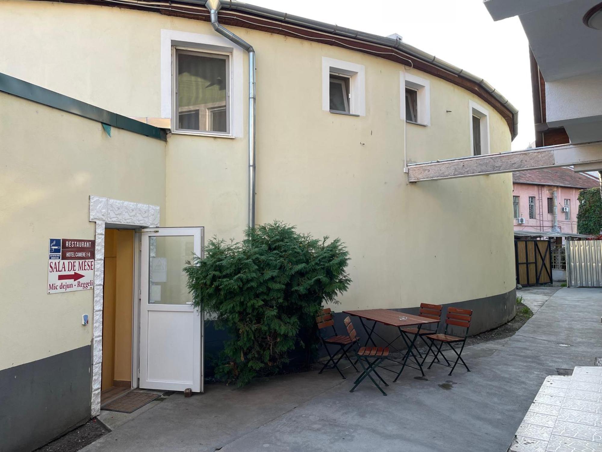 Hotel Sugas Sfântu Gheorghe Bagian luar foto