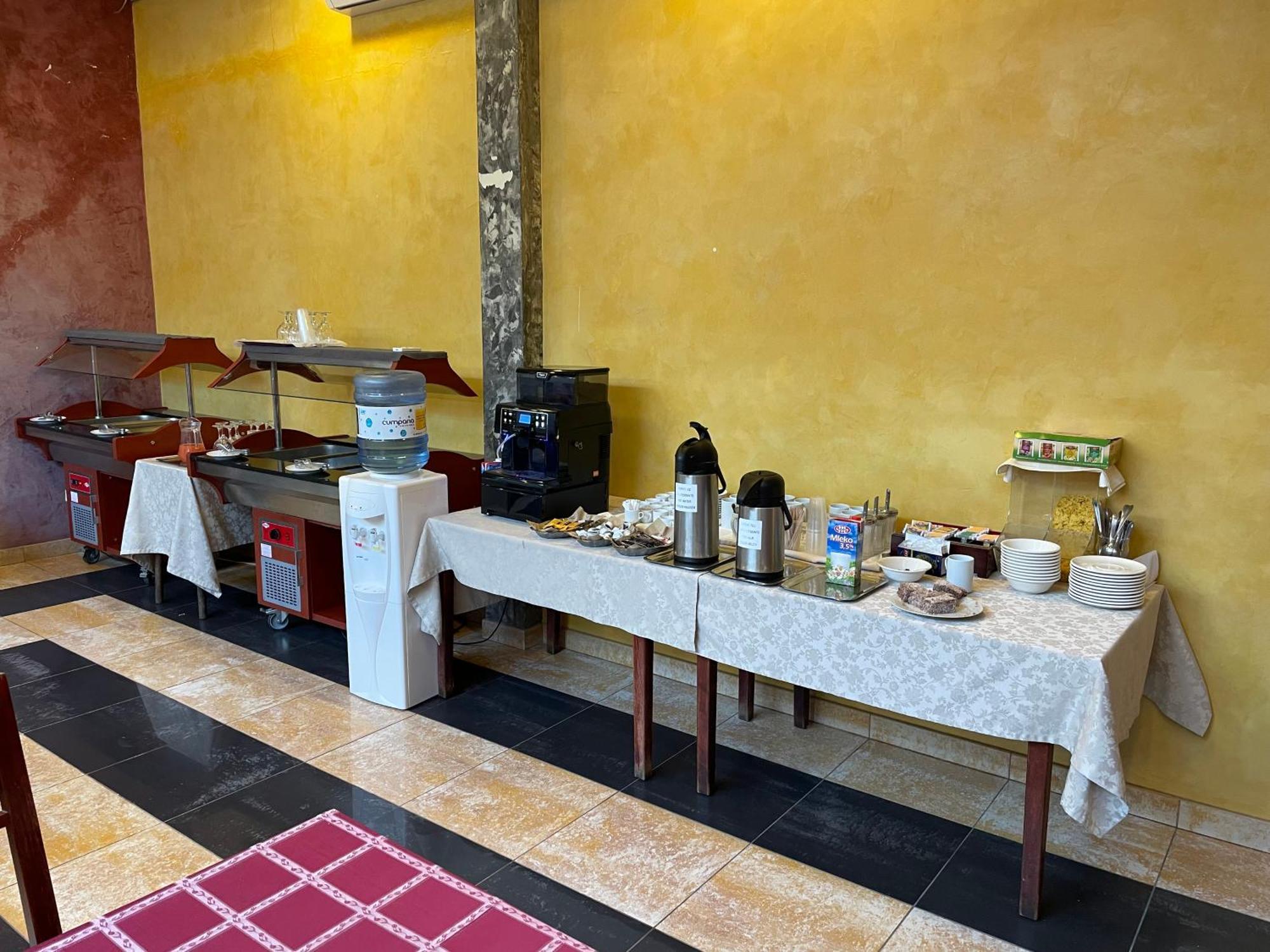 Hotel Sugas Sfântu Gheorghe Bagian luar foto